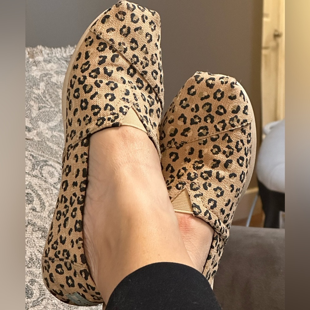 Cheetah print TOMS